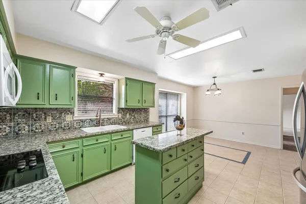 $350,000 | 103 Bluebonnet Drive, Bellville, TX 77418