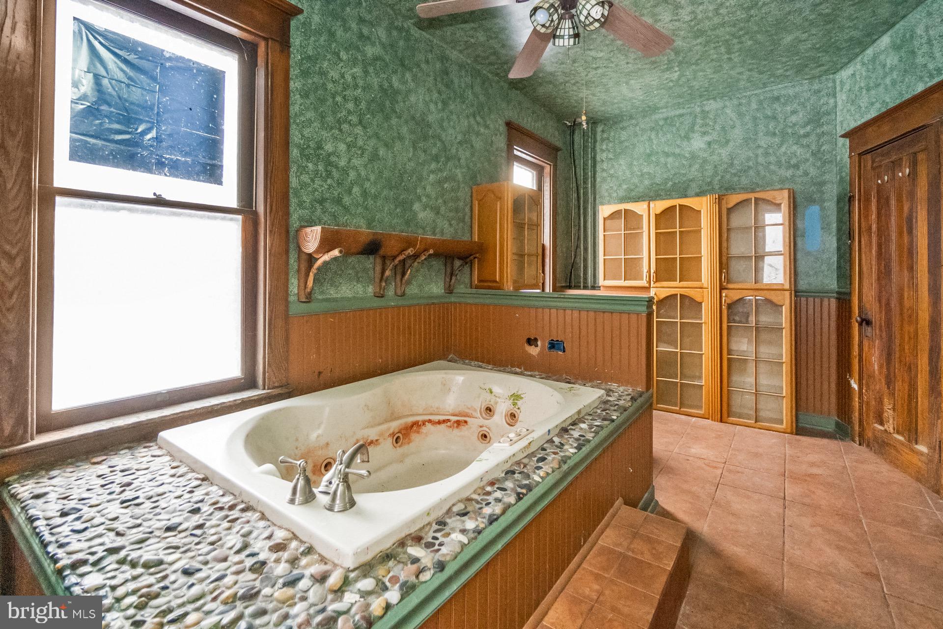 446 Williams Street Easton, PA 18042 - Photo 23 of 37 a bathroom with a tub and shower