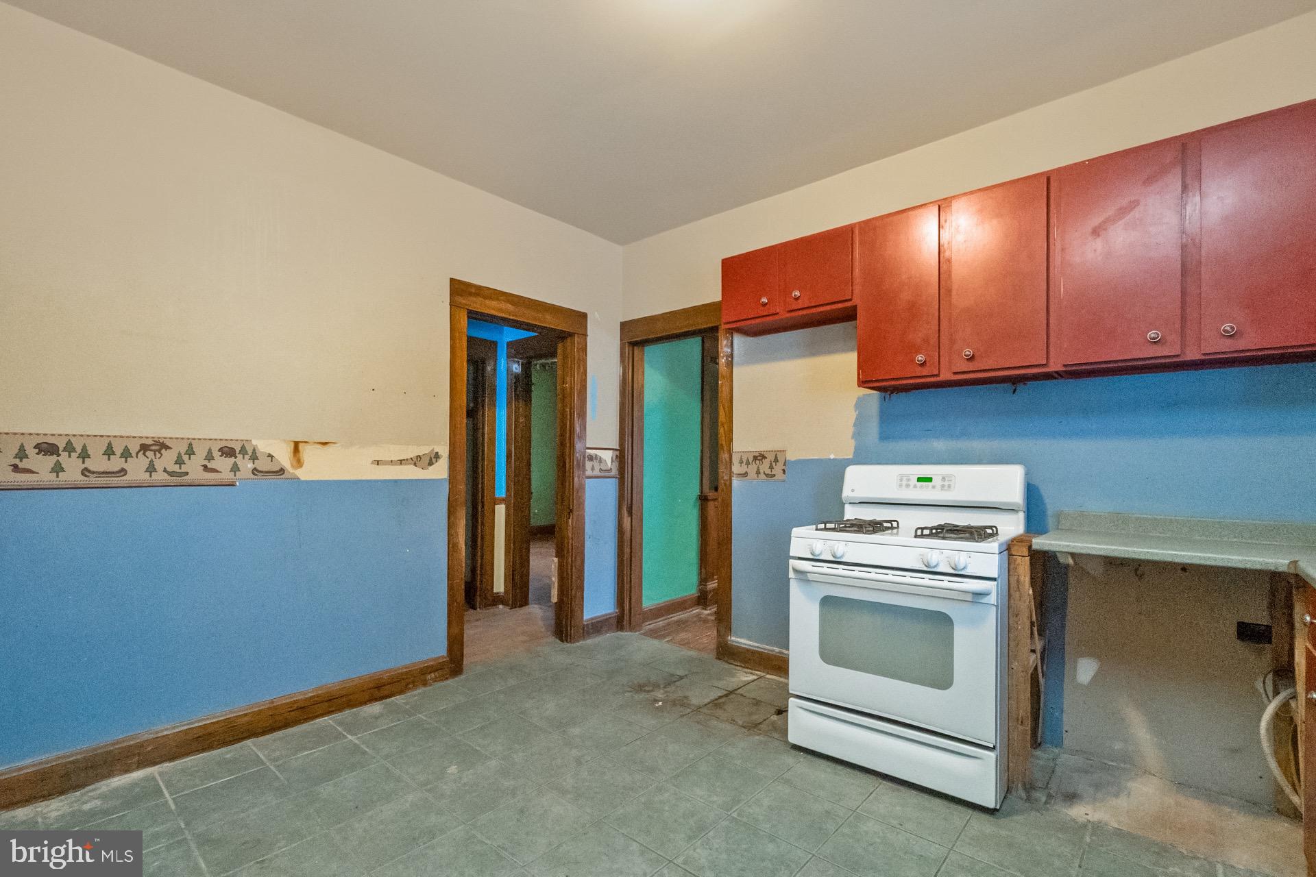 446 Williams Street Easton, PA 18042 - Photo 10 of 37 a view of a kitchen with washer and dryer