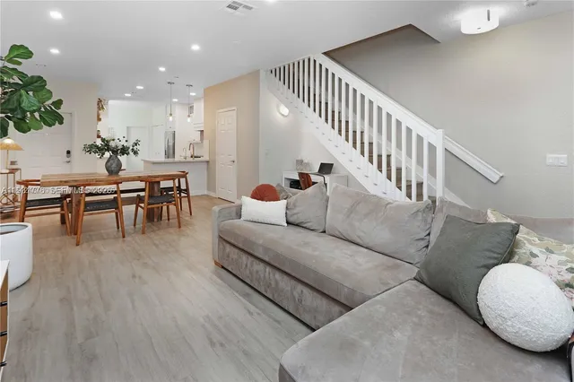 $3,250 | 4333 Vineyard Circle, Unit 4333, Weston, FL 33332