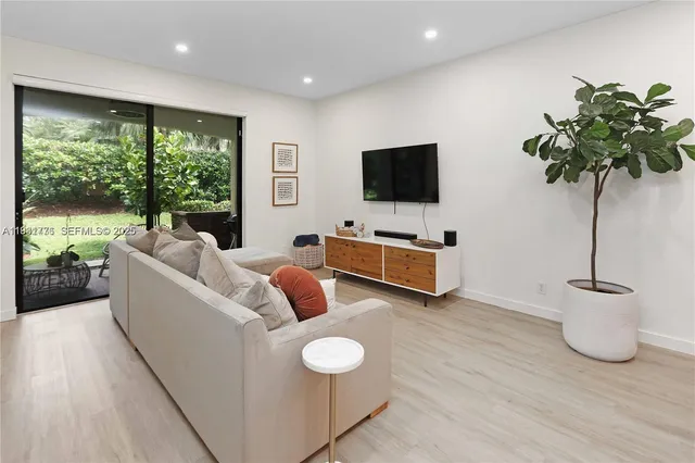 $3,250 | 4333 Vineyard Circle, Unit 4333, Weston, FL 33332