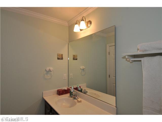 6937 Bridgewood Road Clemmons, NC 27012 - Photo 11 of 15 Bath.
