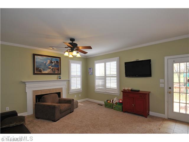 6937 Bridgewood Road Clemmons, NC 27012 - Photo 5 of 15 Den/Family/Great Room.