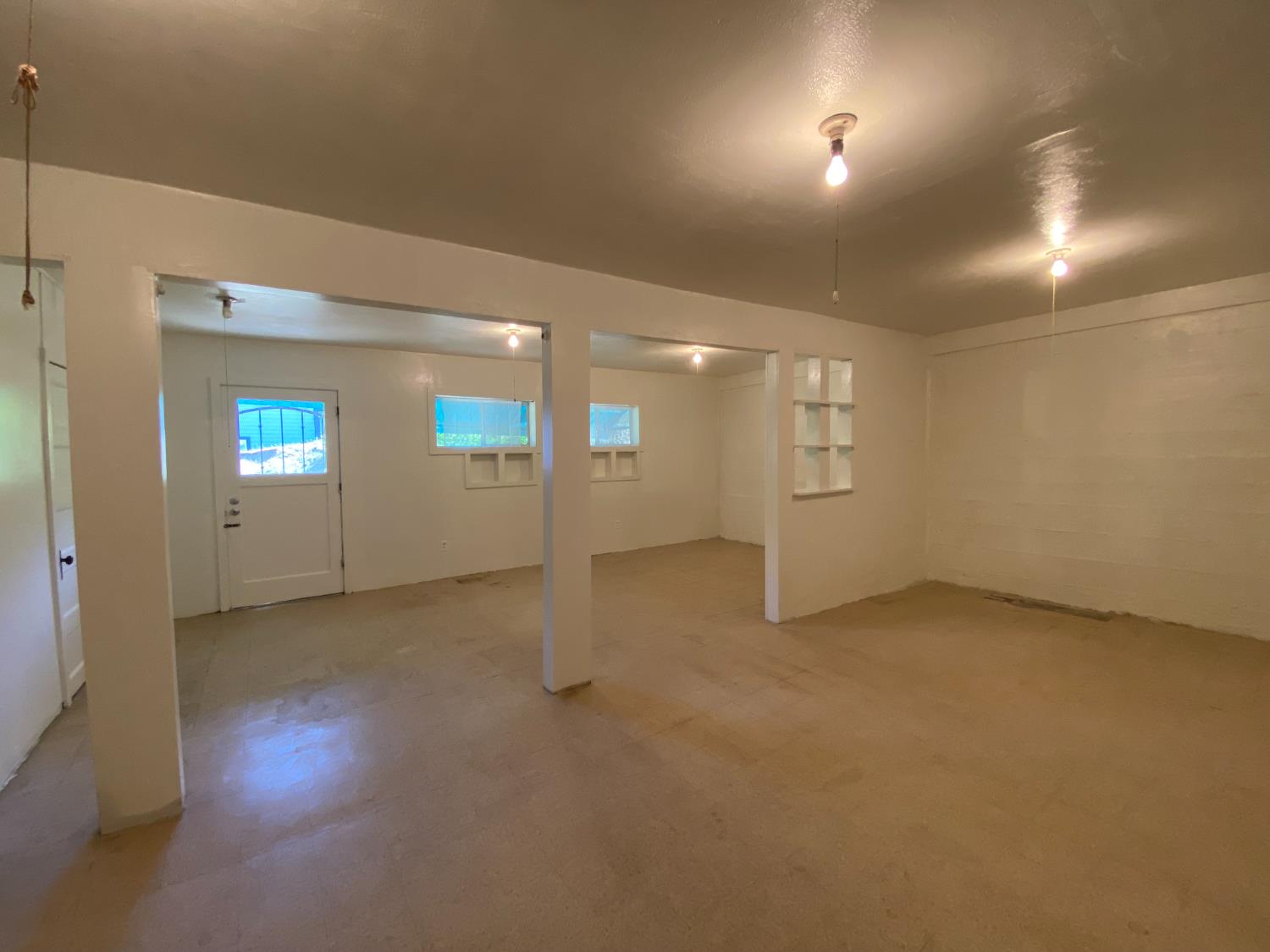 14105 River Road Walnut Grove, CA 95690 - Photo 14 of 41 an empty room with windows
