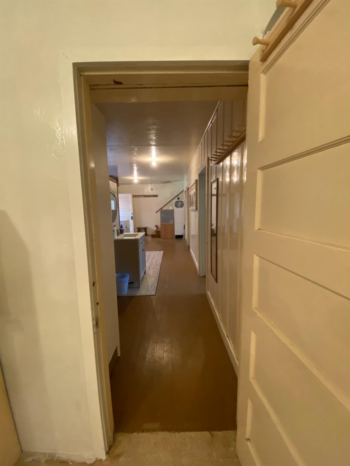 14105 River Road Walnut Grove, CA 95690 - Photo 16 of 41 a view of a hallway