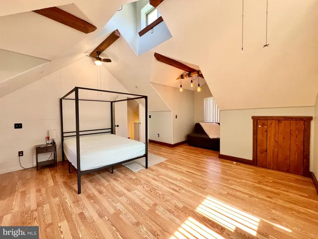 $365,000 | 124 Long Bend Beach Road, Hopewell, PA 16650