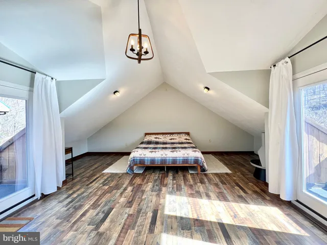 $365,000 | 124 Long Bend Beach Road, Hopewell, PA 16650