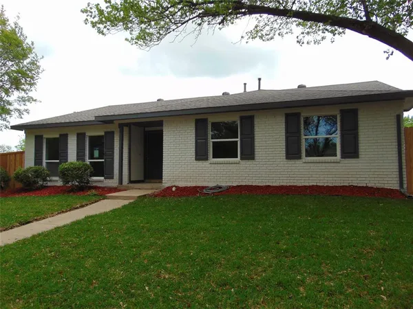 $320,000 | 2918 Ashglen Drive, Garland, TX 75043