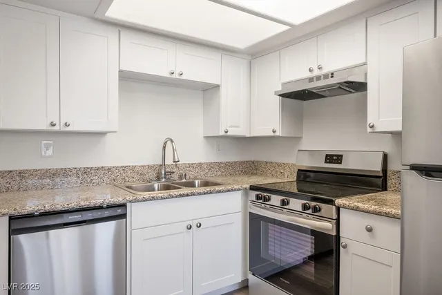 $1,400 | 2712 Beaver Creek Court, Unit 102, Las Vegas, NV 89117