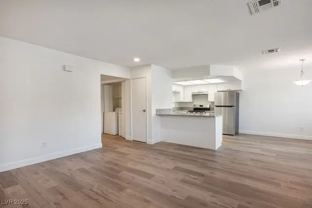 $1,400 | 2712 Beaver Creek Court, Unit 102, Las Vegas, NV 89117