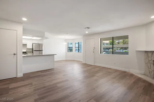 $1,400 | 2712 Beaver Creek Court, Unit 102, Las Vegas, NV 89117
