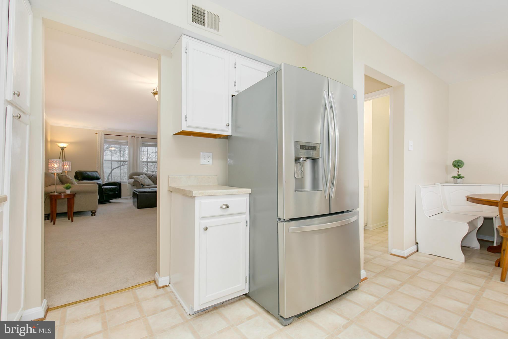 2252 Wimbledon Circle Silver Spring, MD 20906 - Photo 14 of 30 Kitchen