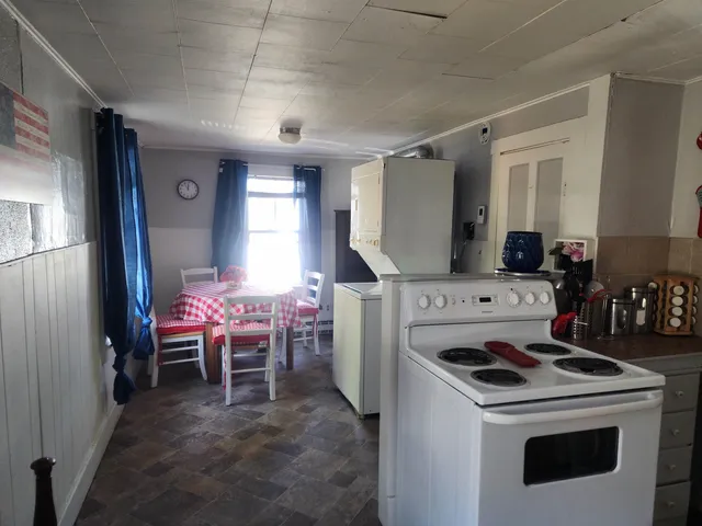 $1,200 | 6 Hagar Lane, Unit C, Littleton, NH 03561