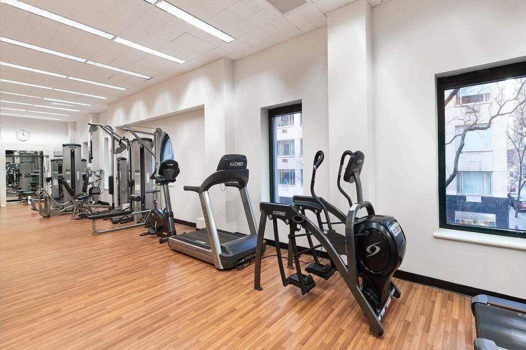 188 East 70th Street, Unit 10D Manhattan, NY 10021 - Photo 13 of 14