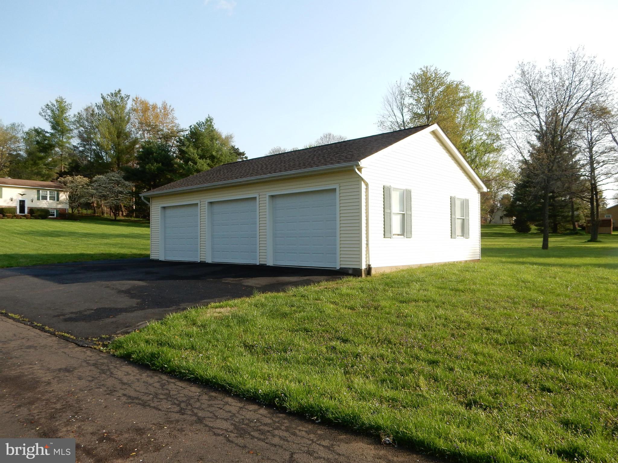 5550 Old Bust Head Road Broad Run, VA 20137 - Photo 2 of 27 3 car detached garage