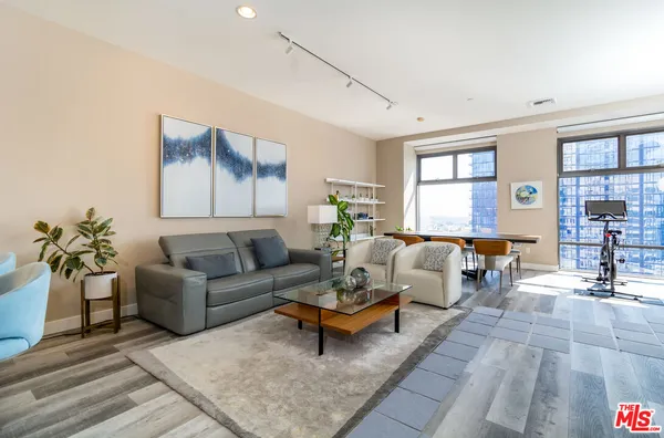 $3,900 | 801 South Grand Avenue, Unit 1909, Los Angeles, CA 90017