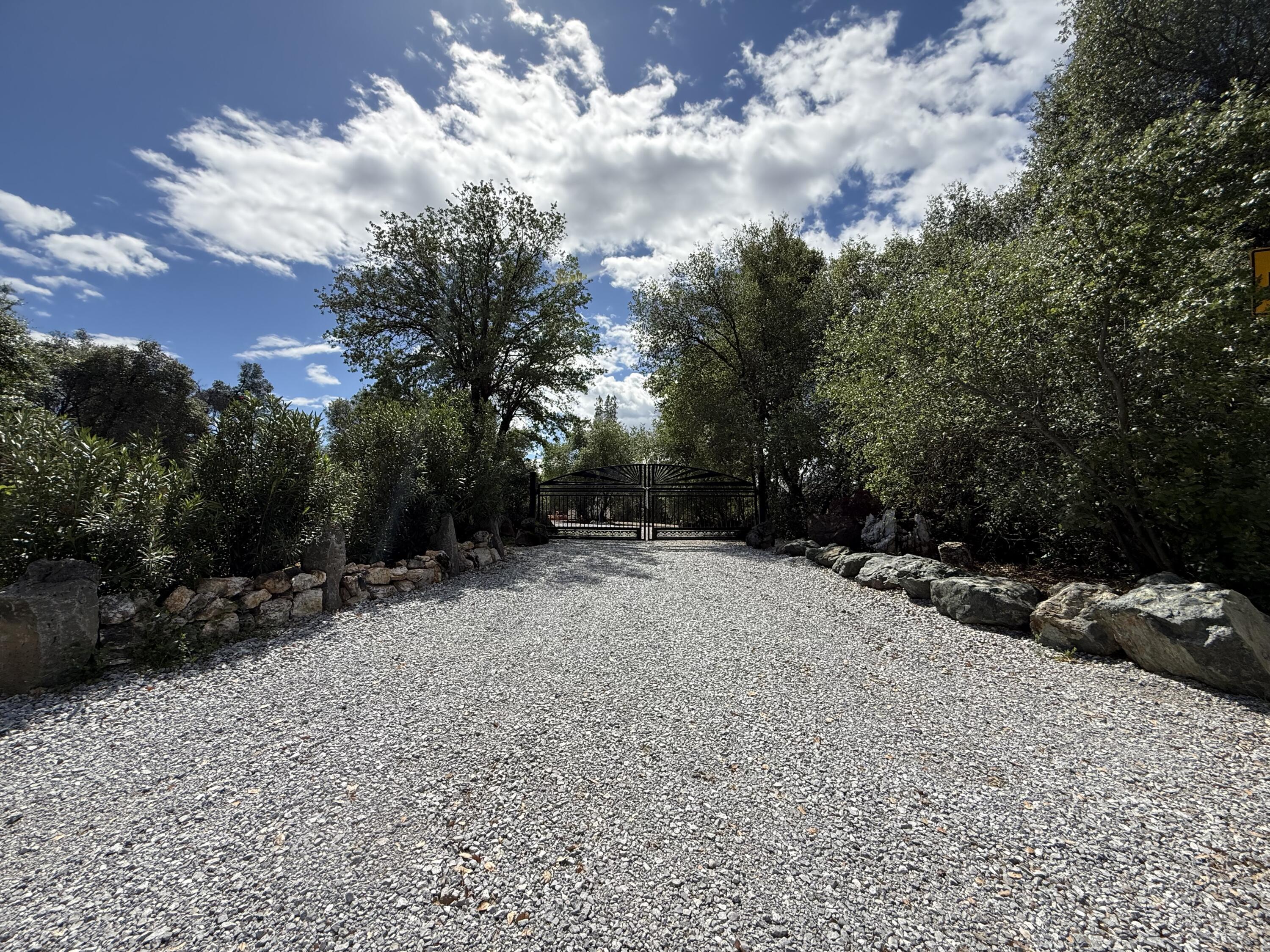 12333 Quartz Hill Road Redding, CA 96003 - Photo 3 of 25 Photo Apr 02 2026, 1 20 47 PM