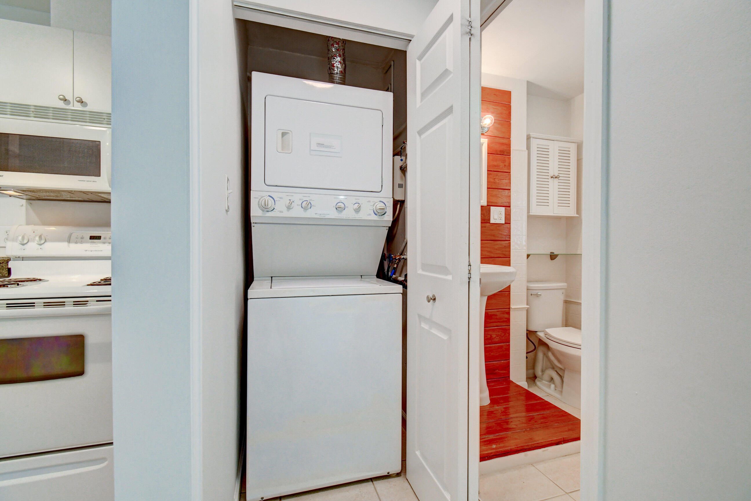 4 Gibbs Road, Unit 1 Boynton Beach, FL 33435 - Photo 23 of 43 a utility room with dryer and washer