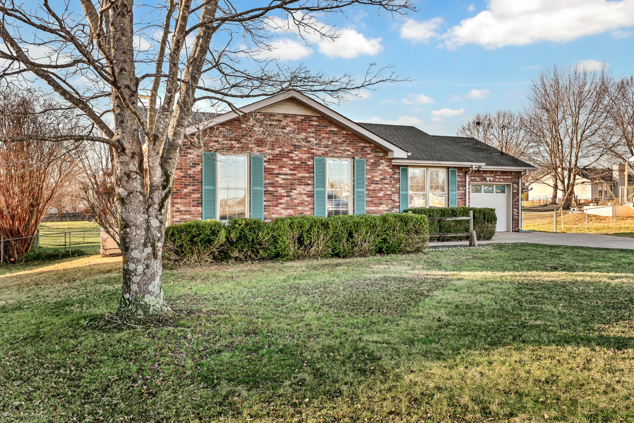 3708 Trenton Road Clarksville, TN 37042 - Photo 2 of 35 a front view of a house with a yard
