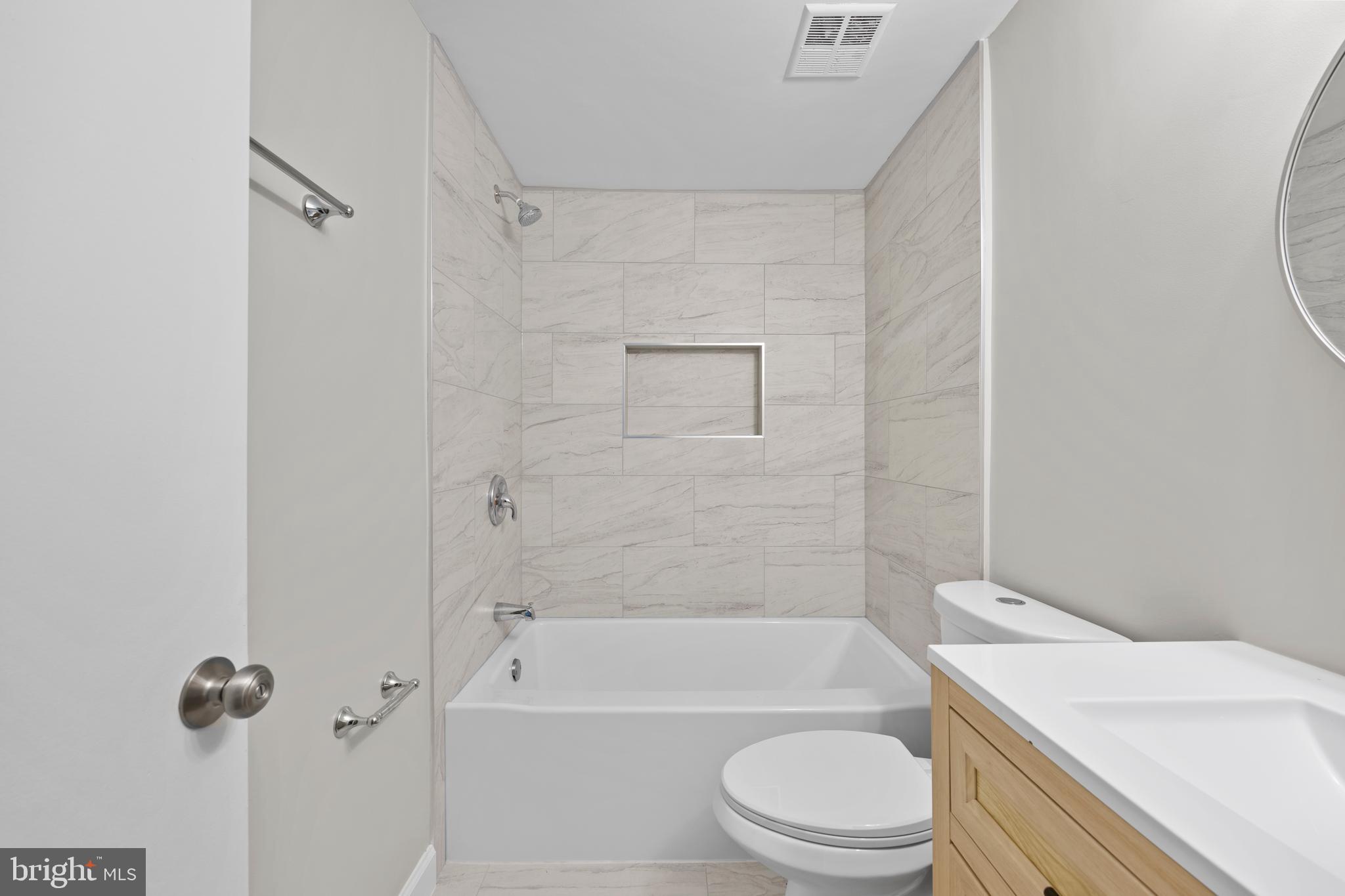 8705 Ferrysburg Way Gaithersburg, MD 20886 - Photo 32 of 38 New tub and shower
