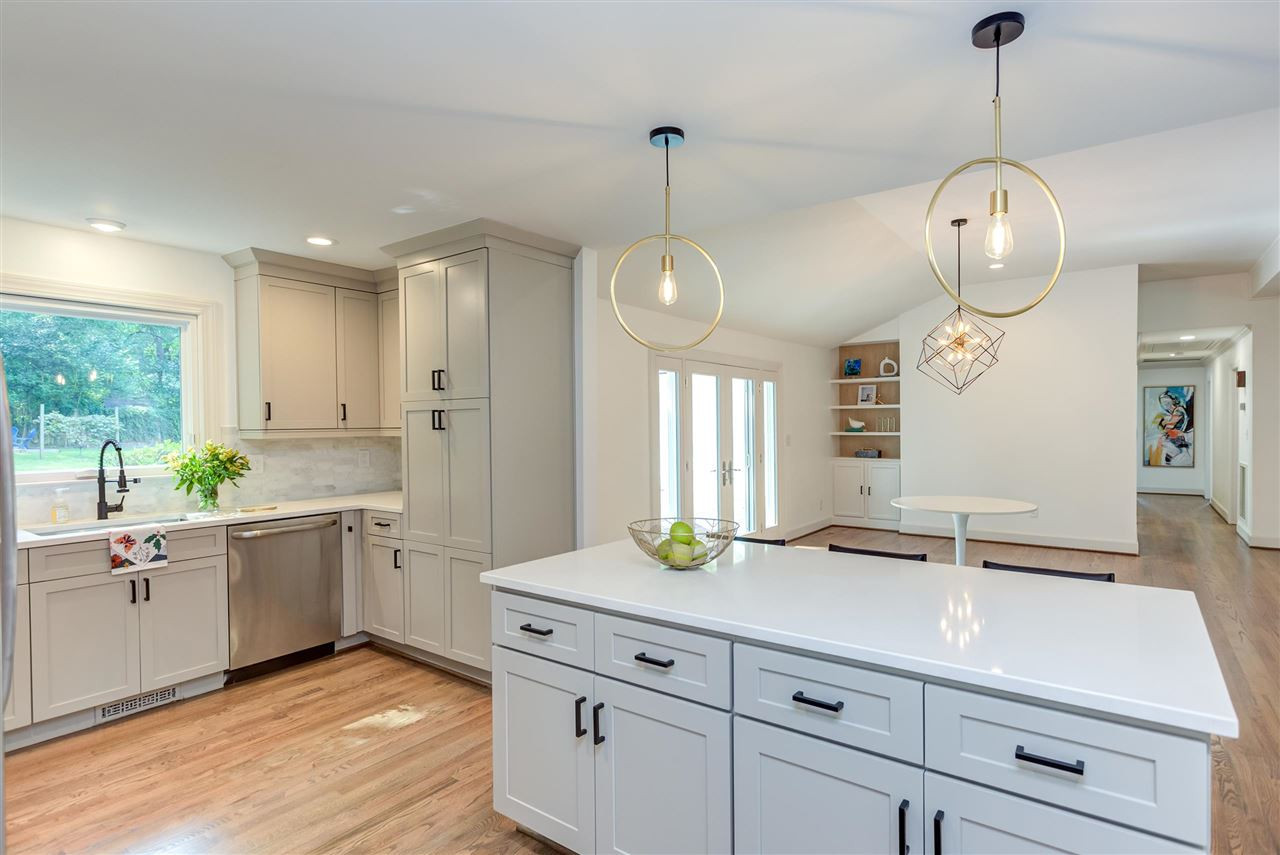 1124 Ivy Lane Raleigh, NC 27609 - Photo 7 of 30 Photo 7