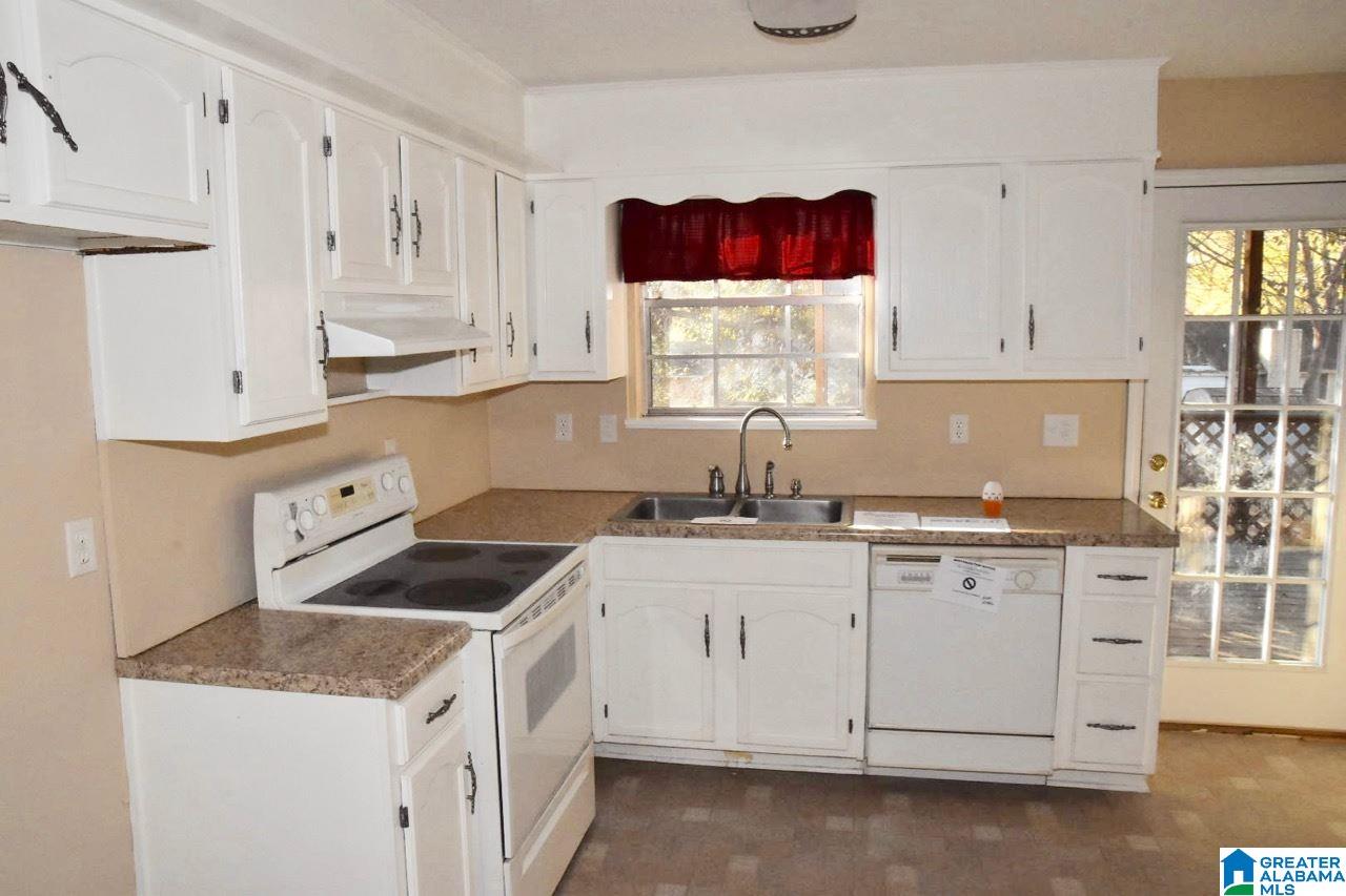 1121 9th Avenue Southwest Alabaster, AL 35007 - Photo 3 of 16