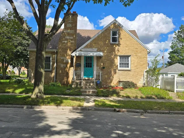 $264,900 | 5828 West Hayes Avenue, West Allis, WI 53219