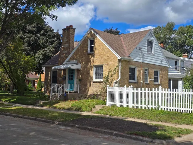 $264,900 | 5828 West Hayes Avenue, West Allis, WI 53219