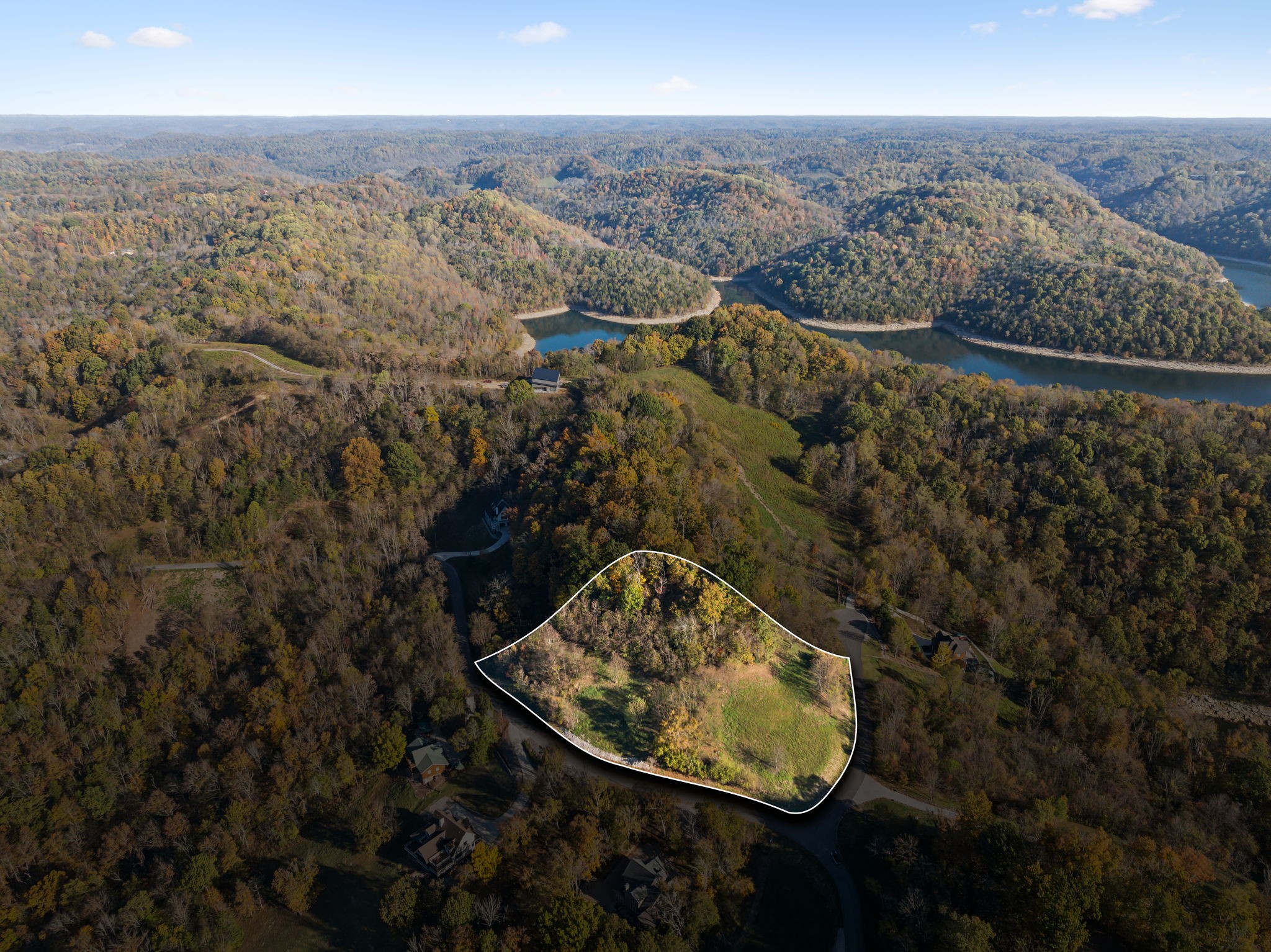 106 Harbor Pointe Drive Silver Point, TN 38582 - Photo 5 of 14 an aerial view of residential house with outdoor space