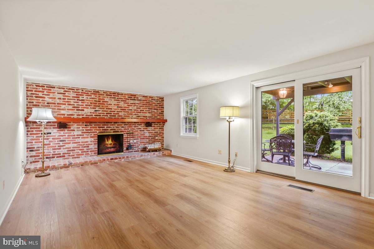 10620 Seneca Ridge Drive Gaithersburg, MD 20886 - Photo 21 of 53 Family Room