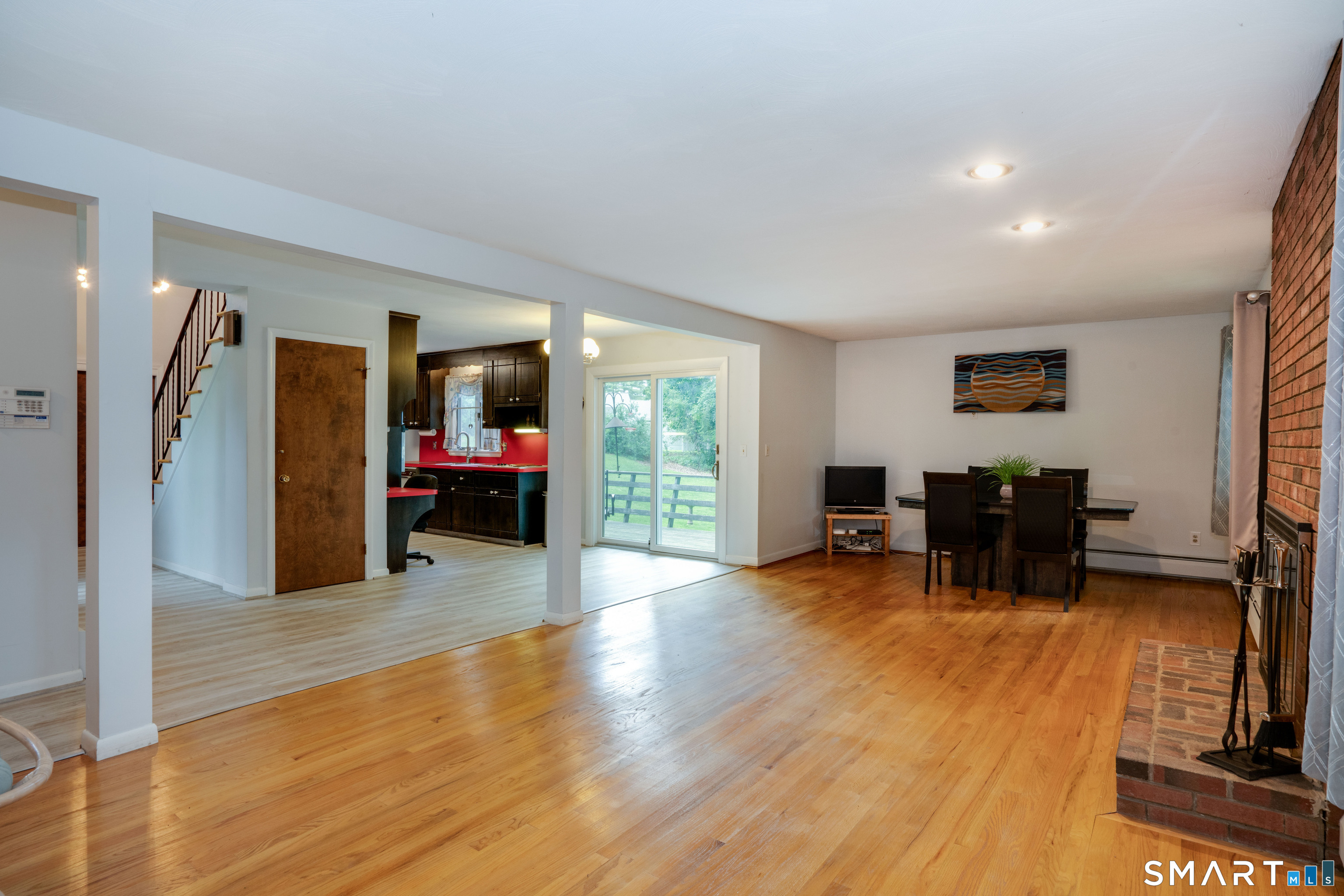 22 Terry Plains Road Bloomfield, CT 06002 - Photo 7 of 34