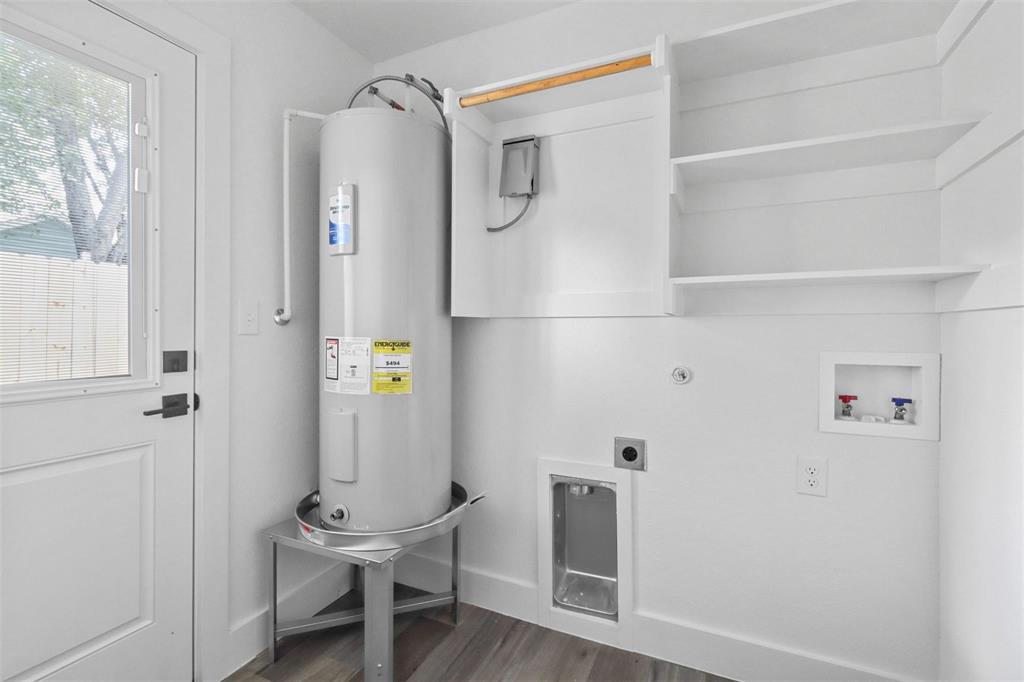 408 West 6th Street, Unit 2 Bonham, TX 75418 - Photo 12 of 16 a bathroom with a bathtub and sink