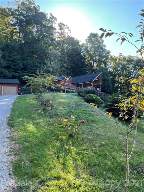 44 Emerald Mountain Road Clyde, NC 28721 - Photo 3 of 33 a backyard of a house with lots of green space
