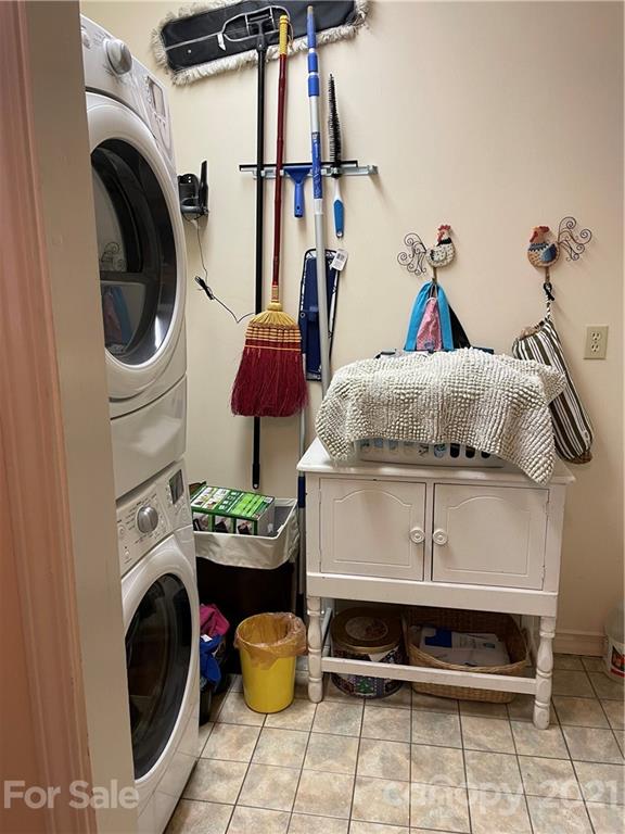 44 Emerald Mountain Road Clyde, NC 28721 - Photo 23 of 33 a utility room with dryer and washer