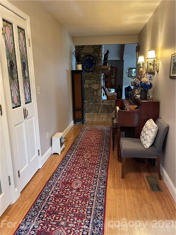 44 Emerald Mountain Road Clyde, NC 28721 - Photo 5 of 33 a living room with furniture and a rug