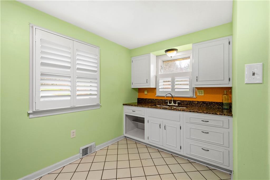 154 Drake Road Bethel Park, PA 15102 - Photo 6 of 24 Gallery Image 6