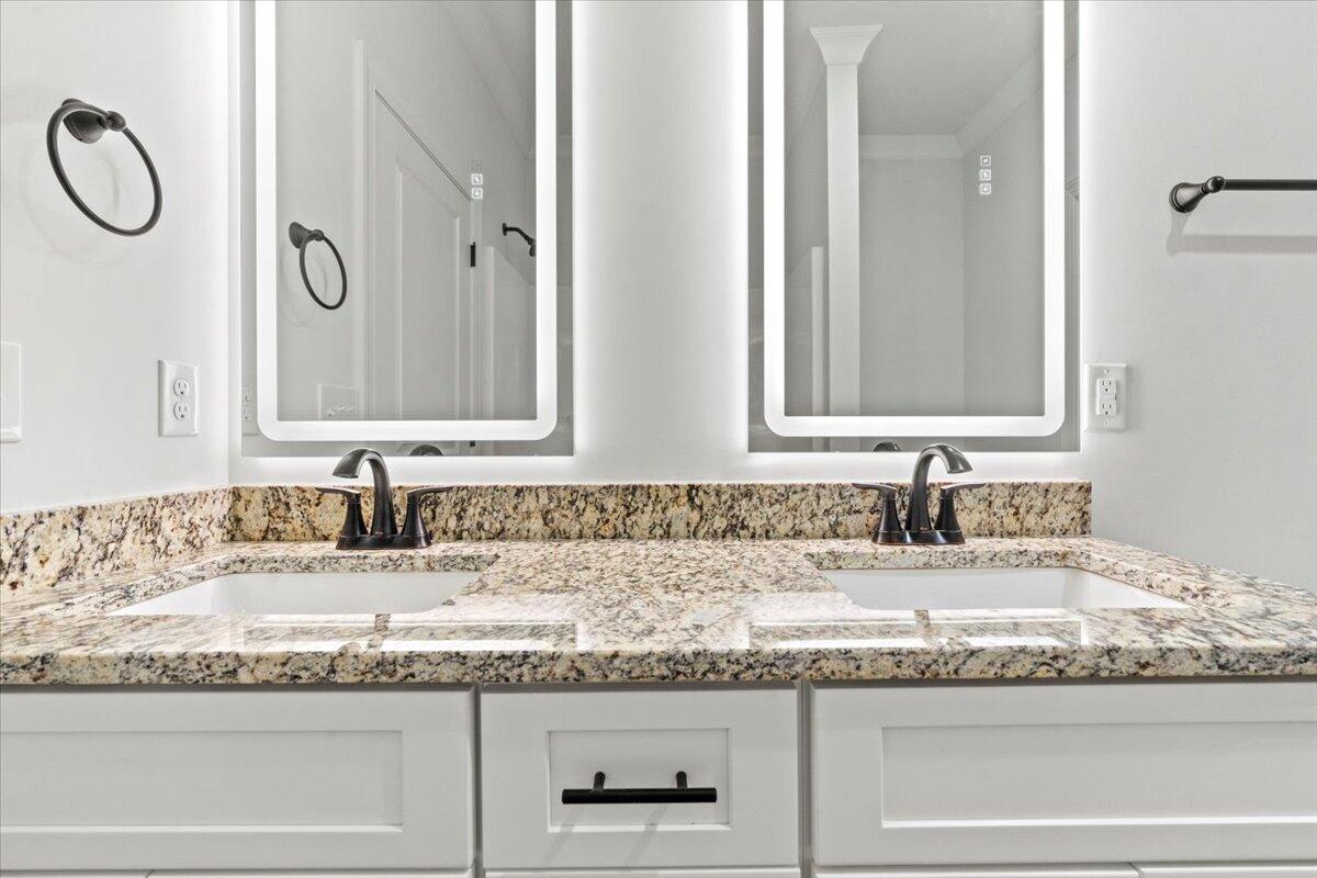 4002 Rambling Way Hephzibah, GA 30815 - Photo 22 of 32 22-Owners Bathroom