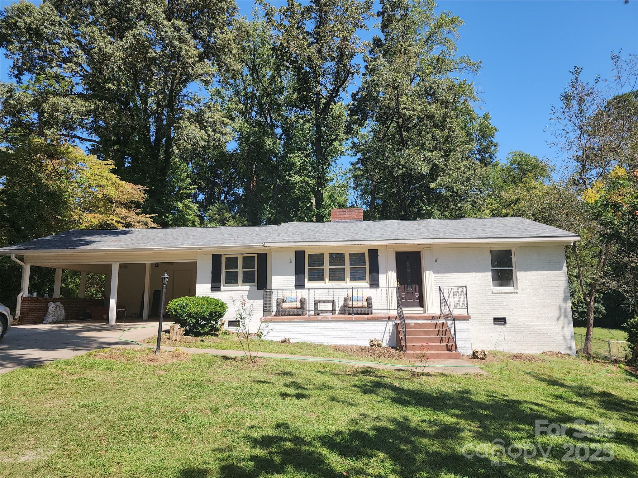 a front view of house with yard and porch