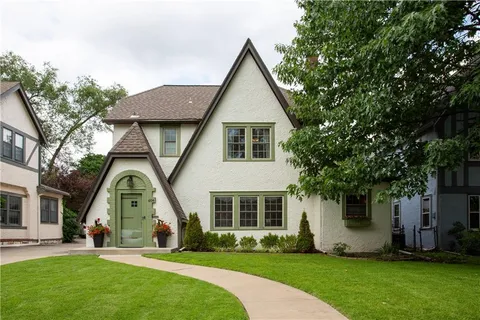 $735,000 | 604 West 70th Street, Kansas City, MO 64113