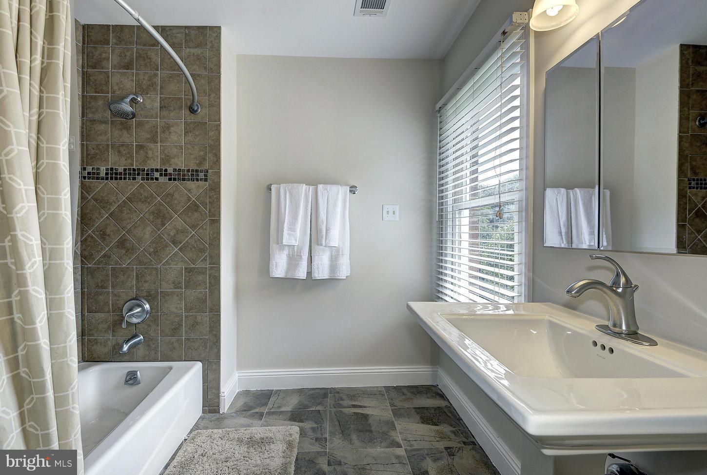 615 Potomac River Road McLean, VA 22102 - Photo 18 of 30 En-Suite Bathroom