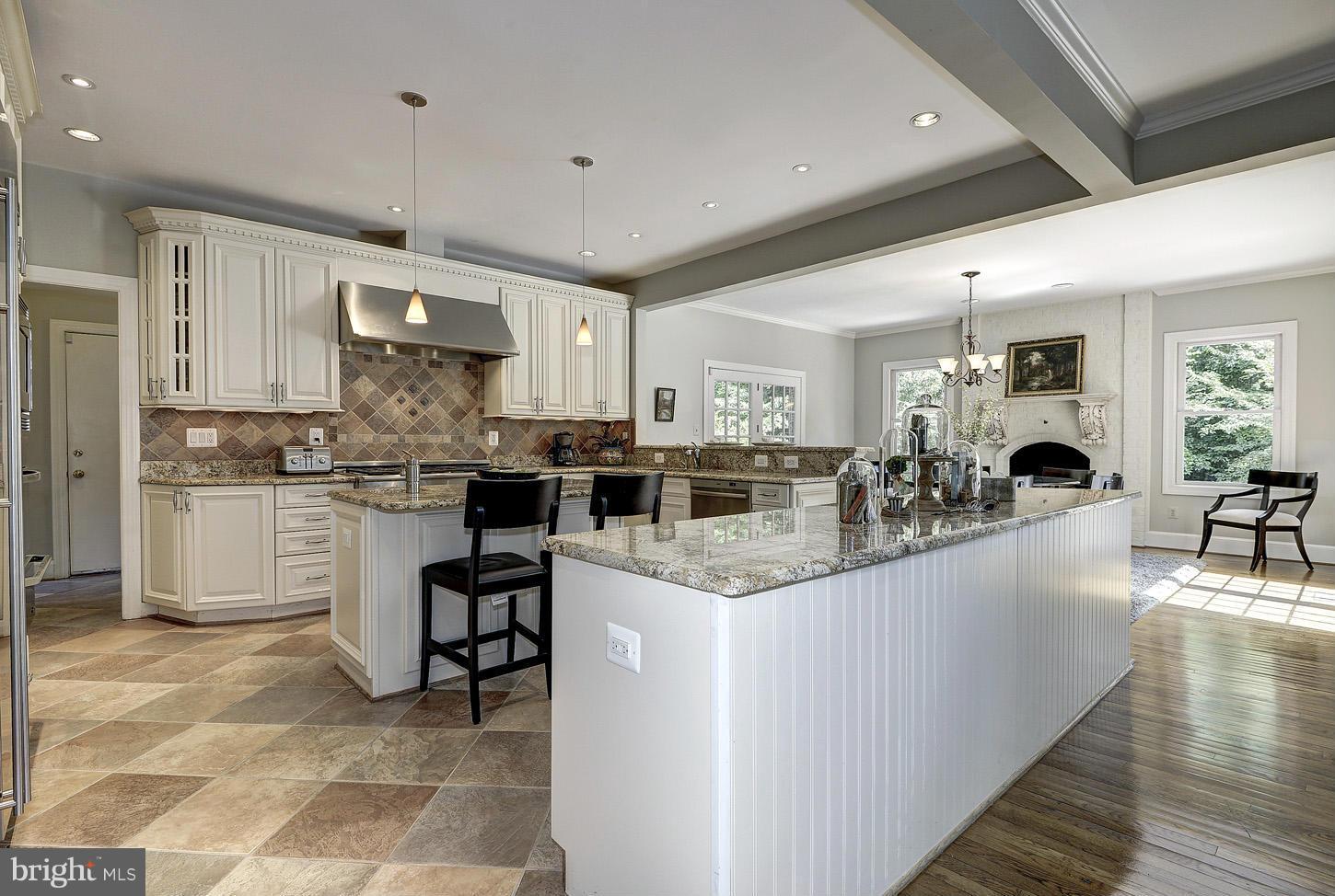 615 Potomac River Road McLean, VA 22102 - Photo 4 of 30 Kitchen