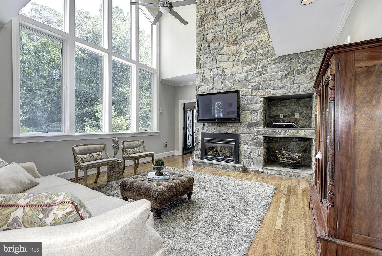 615 Potomac River Road McLean, VA 22102 - Photo 6 of 30 Family Room