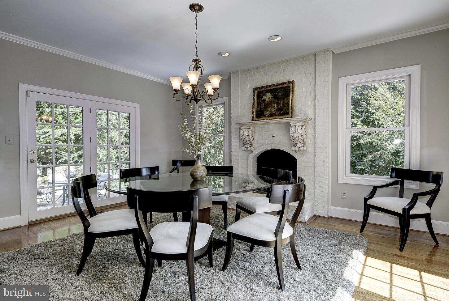 615 Potomac River Road McLean, VA 22102 - Photo 8 of 30 Breakfast Room
