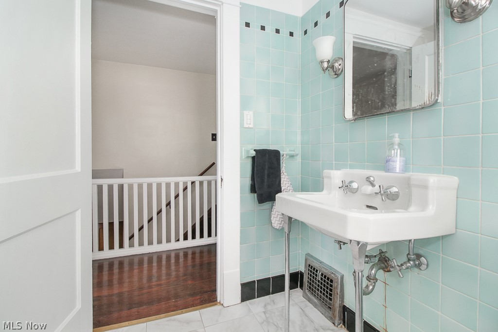 3800 Parkdale Road Cleveland, OH 44121 - Photo 30 of 32