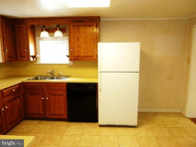 12818 Point Salem Road Hagerstown, MD 21740 - Photo 5 of 18 Kitchen