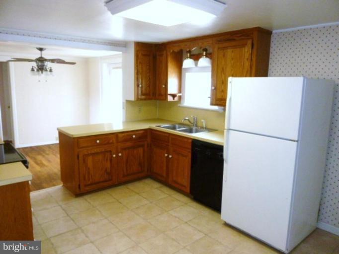 12818 Point Salem Road Hagerstown, MD 21740 - Photo 6 of 18 Kitchen #2
