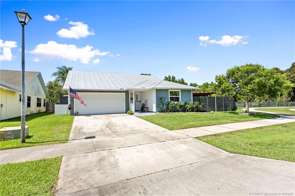 4401 Southeast Satinleaf Place Stuart, FL 34997 - Photo 4 of 51 Front of Home, Corner Lot On A Cul-de-sac