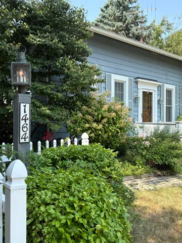 $209,999 | 1464 South Riverside Avenue, St. Clair, MI 48079