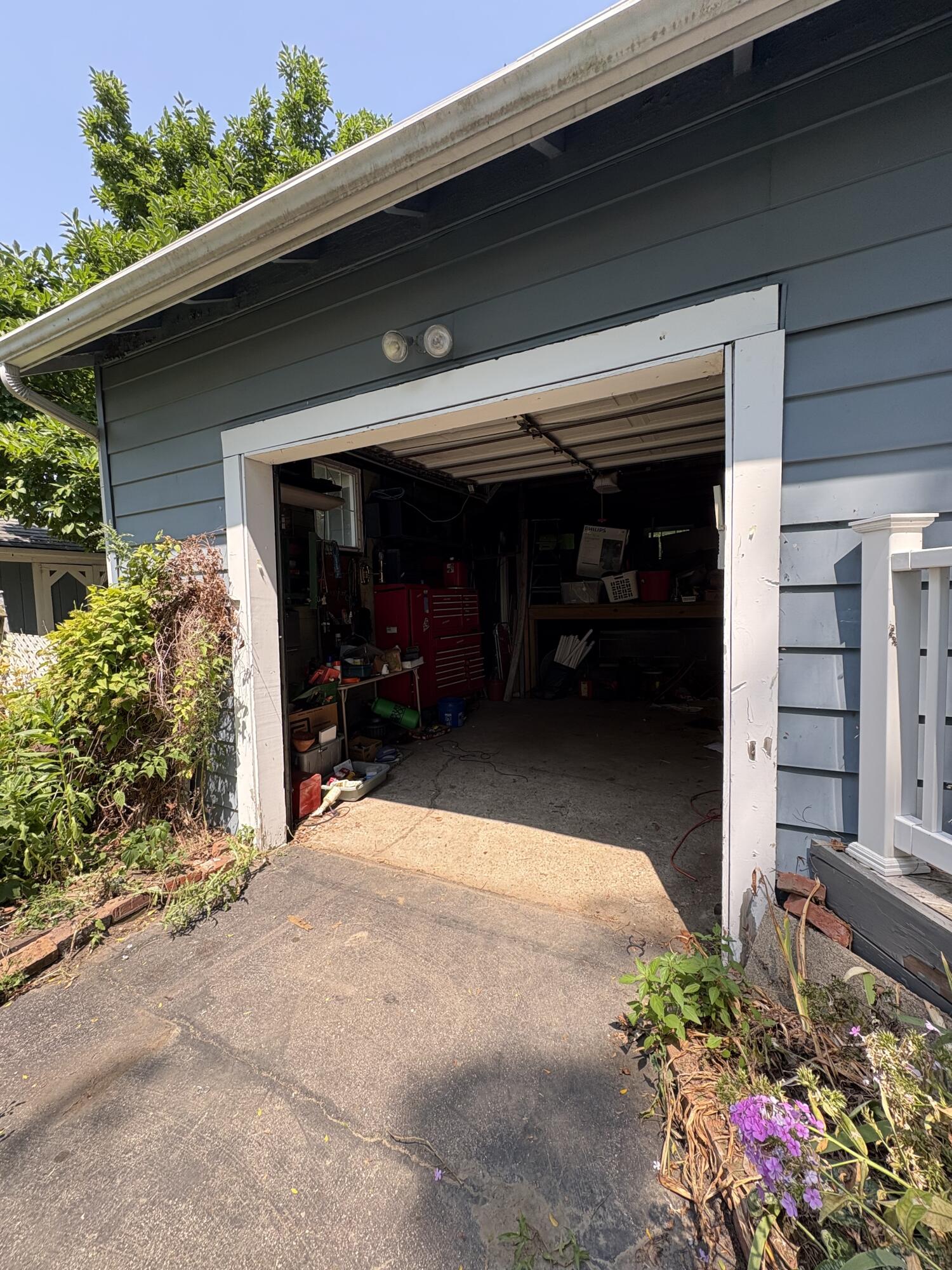 1464 South Riverside Avenue St. Clair, MI 48079 - Photo 7 of 15 Garage