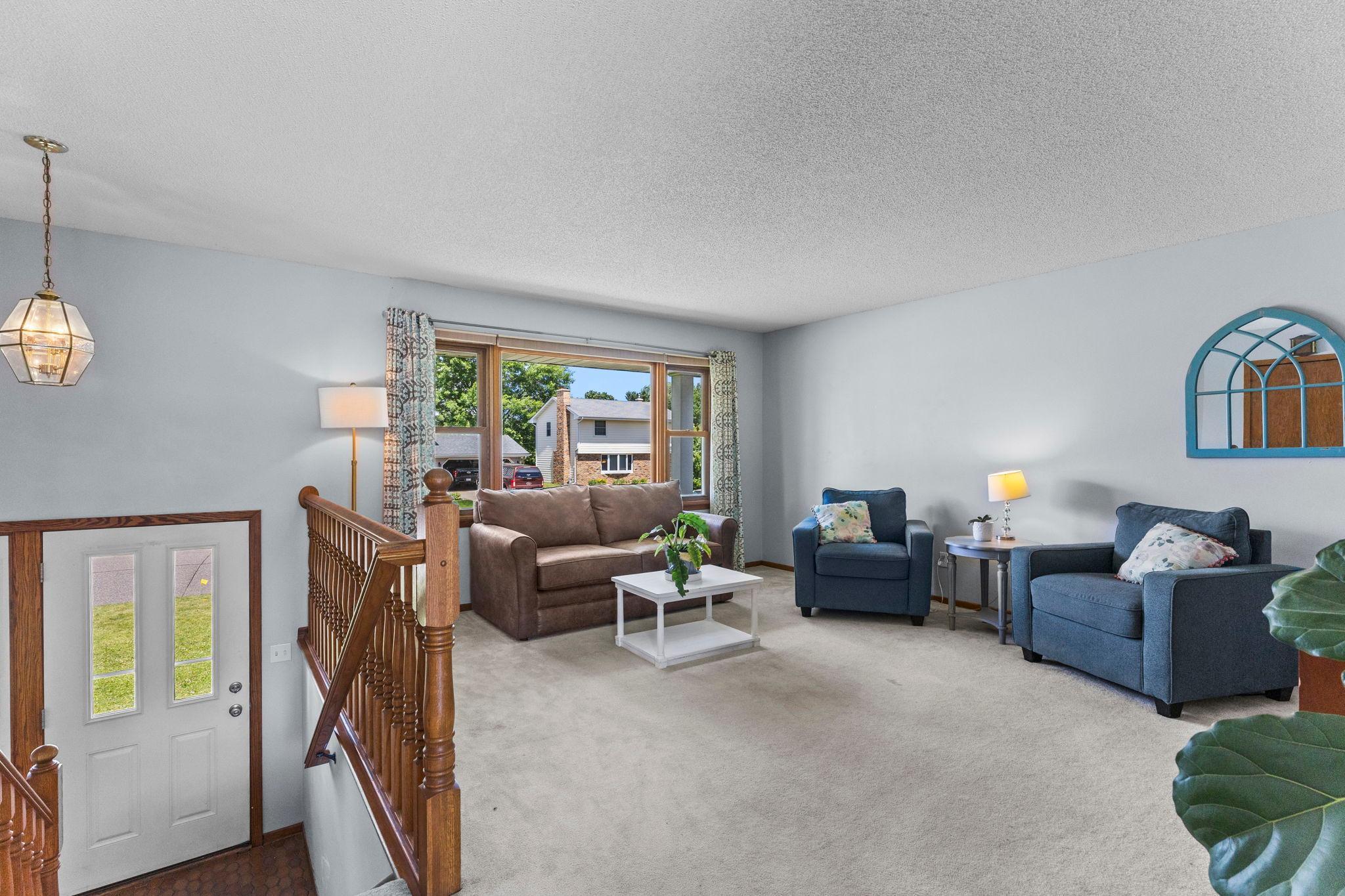 2162 Maple Lane East Maplewood, MN 55109 - Photo 6 of 50
